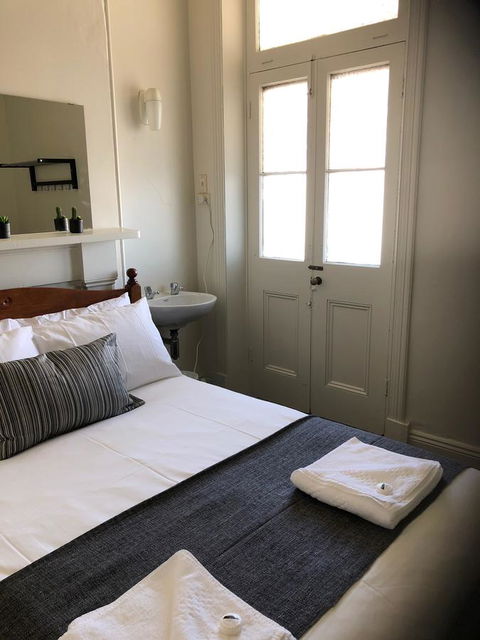 Cornwall Hotel - Accommodation Gold Coast 7
