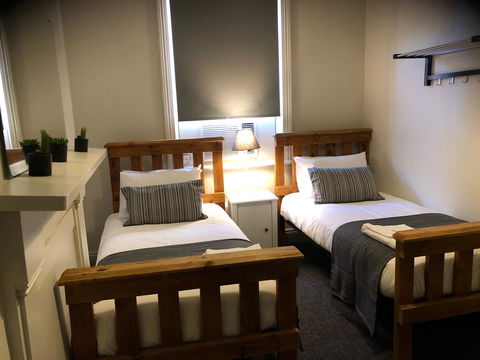 Cornwall Hotel - Accommodation Gold Coast 14