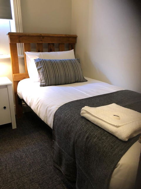 Cornwall Hotel - Accommodation Gold Coast 12