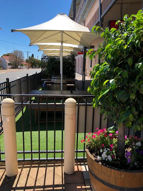 Cornwall Hotel - Accommodation Gold Coast 2