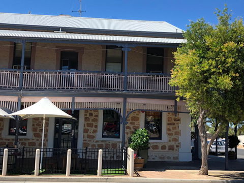Cornwall Hotel - Accommodation Gold Coast 1