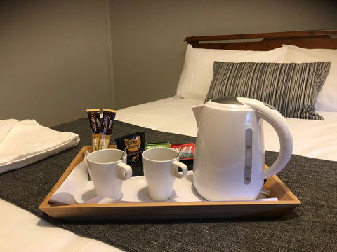 Cornwall Hotel - Accommodation Gold Coast 10