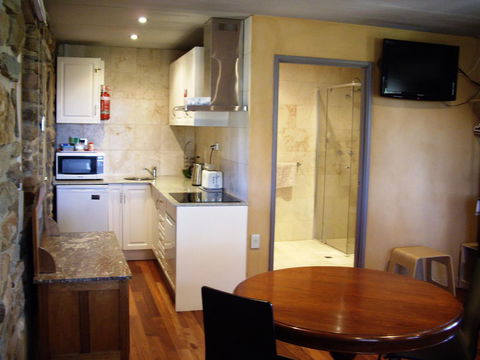 1860 Wine Country Cottages - Gold Coast 4U 9
