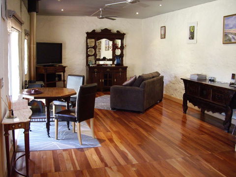 1860 Wine Country Cottages - Gold Coast 4U 16