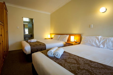 Abcot Inn - Gold Coast 4U 18