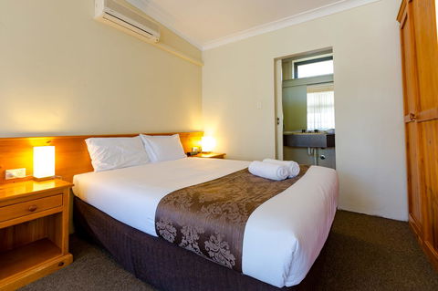 Abcot Inn - Gold Coast 4U 19