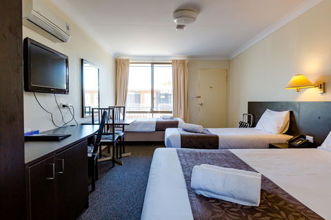 Abcot Inn - Gold Coast 4U 7
