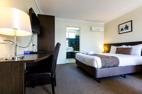 Abcot Inn - Gold Coast 4U 13
