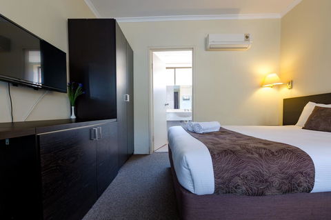 Abcot Inn - Gold Coast 4U 9