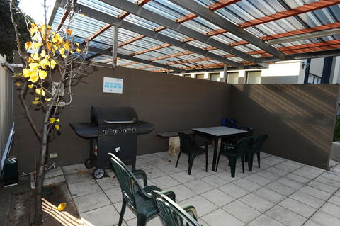 Glenelg Holiday Apartments-Ellis - Accommodation Gold Coast 2