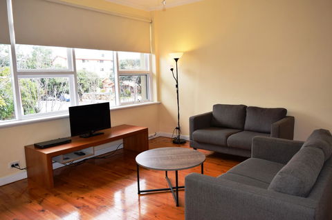 Glenelg Holiday Apartments-Ellis - Accommodation Gold Coast 5