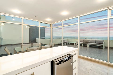 Glenelg Skyline Beachfront Penthouse, Adelaide - Accommodation Gold Coast 5