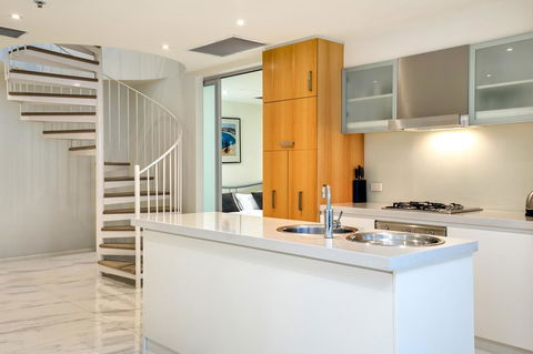 Glenelg Skyline Beachfront Penthouse, Adelaide - Accommodation Gold Coast 7