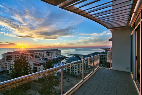 Glenelg Skyline Beachfront Penthouse, Adelaide - Accommodation Gold Coast 1
