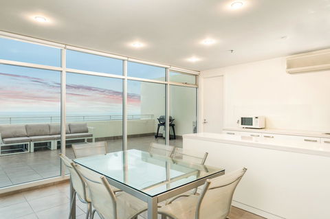 Glenelg Skyline Beachfront Penthouse, Adelaide - Accommodation Gold Coast 6