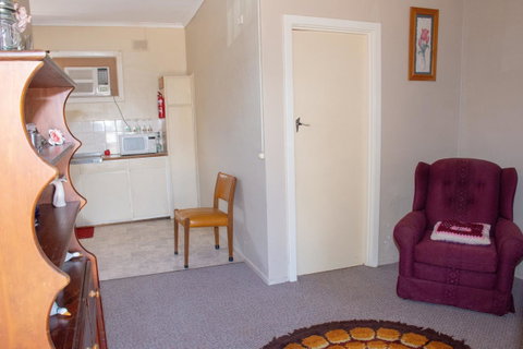 Kimba Units - Accommodation Gold Coast 4