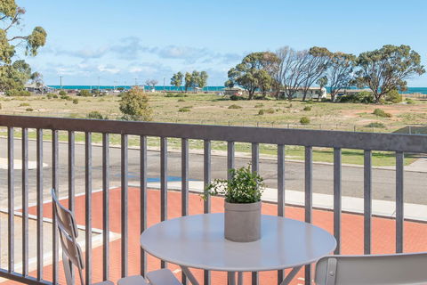Jurien Bay Motel Apartments - Gold Coast 4U 22