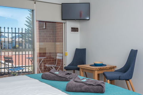 Jurien Bay Motel Apartments - Gold Coast 4U 8