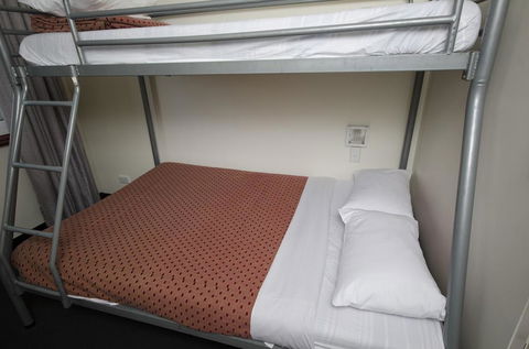 Perth City Backpackers Hostel - Note - Valid Passport Required To Check In - Gold Coast 4U 1