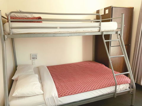 Perth City Backpackers Hostel - Note - Valid Passport Required To Check In - Gold Coast 4U 6