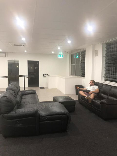 Perth City Backpackers Hostel - Note - Valid Passport Required To Check In - Gold Coast 4U 12