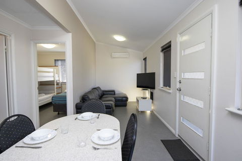 Karrinyup Waters Resort - Gold Coast 4U 14