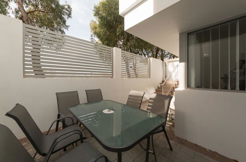 Yaran Suites - Accommodation Gold Coast 21