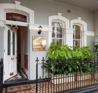 Stunning Terrace in Centennial Park - Gold Coast 4U