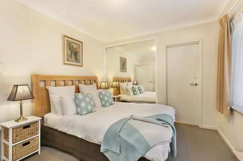 Perth Short Stays - 1 Gold Coast 2