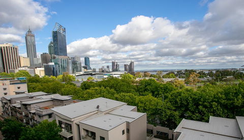 Perth Short Stays - 1 Gold Coast 9