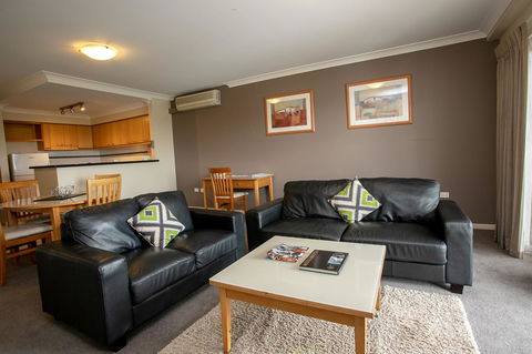 Perth Short Stays - 1 Gold Coast 12