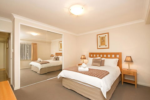 Perth Short Stays - 1 Gold Coast 32