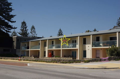 Cottesloe Beachfront Ocean View Apartment - Gold Coast 4U 1