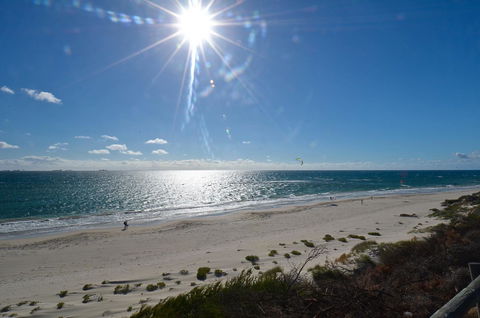 Cottesloe Beachfront Ocean View Apartment - Gold Coast 4U 8
