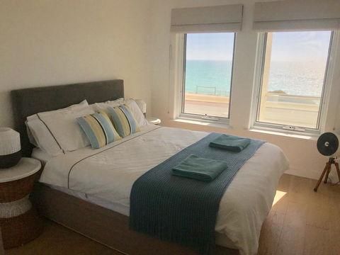 Cottesloe Beachfront Ocean View Apartment - Gold Coast 4U 2