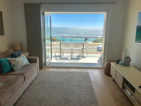 Cottesloe Beachfront Ocean View Apartment - Gold Coast 4U 0