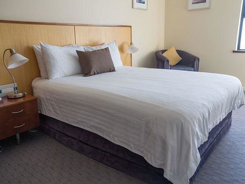 Ocean Beach Hotel - Gold Coast 4U 0