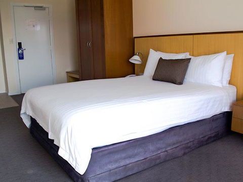 Ocean Beach Hotel - Gold Coast 4U 2