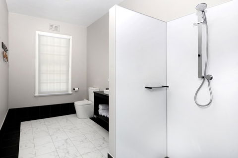 The Stirling Arms Hotel - Accommodation Gold Coast 9