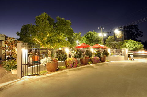 The Stirling Arms Hotel - Accommodation Gold Coast 1