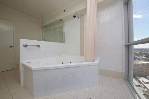 Centre Of Perth Whole Apartment W/view&spa&pool&wifi - Gold Coast 4U 13