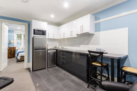 Blue Door Apartments - Accommodation Gold Coast 3