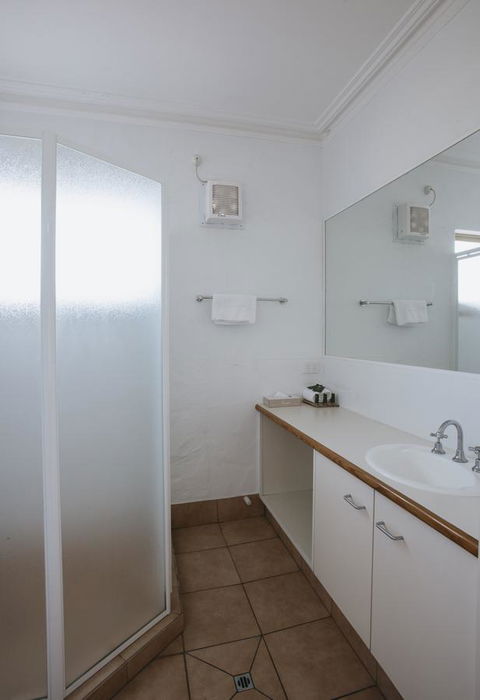 Canal Rocks Beachfront Apartments - Accommodation Gold Coast 6