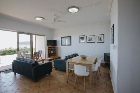Canal Rocks Beachfront Apartments - Accommodation Gold Coast 8