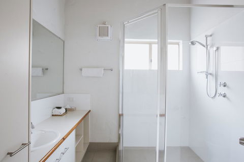 Canal Rocks Beachfront Apartments - Accommodation Gold Coast 1