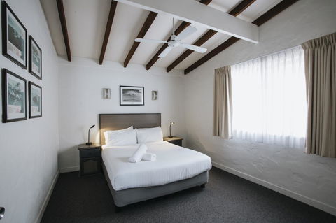 Canal Rocks Beachfront Apartments - Accommodation Gold Coast 3