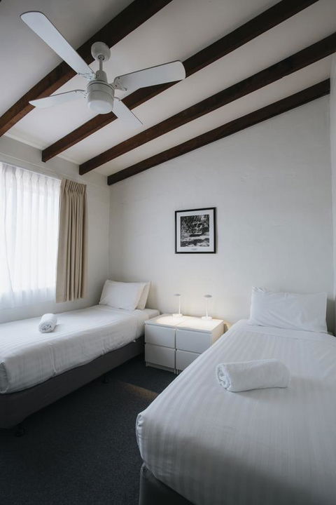 Canal Rocks Beachfront Apartments - Accommodation Gold Coast 12