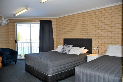 Kalbarri Seafront Villas - Gold Coast 4U 11