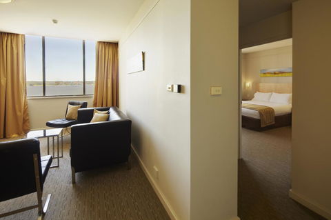Quality Hotel Ambassador Perth - Gold Coast 4U 24