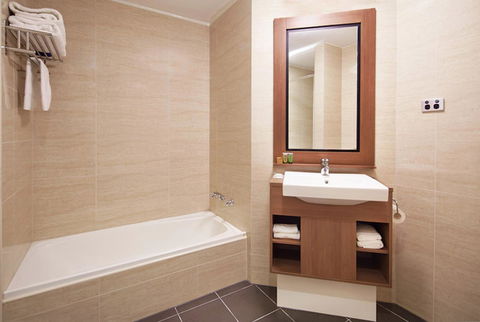 Quality Hotel Ambassador Perth - Gold Coast 4U 7